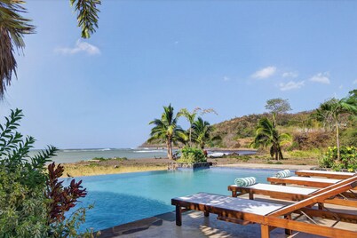 Beachfront Ocean-View Suite / Infinity Pool / Private Patio / Surf-Fish Paradise
