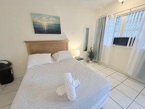 1 slaapkamer, een strijkplank/strijkijzer, internet, beddengoed