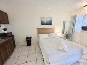 1 slaapkamer, een strijkplank/strijkijzer, internet, beddengoed