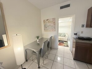 Interior - Spacious Studio Close to the Beach & Shops  2339 (Hallandale Beach)