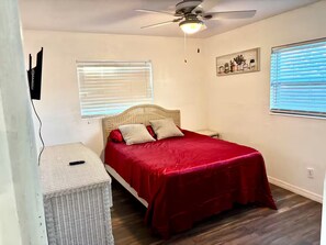 2 bedrooms, iron/ironing board, free WiFi, bed sheets - Cozy home - Close to beaches (Gulfport)