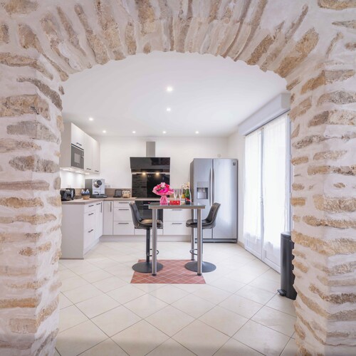 Villa EAU LOIN with private spa and games room