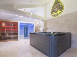 Spa - Vrbo Property (Ver-sur-Launette)