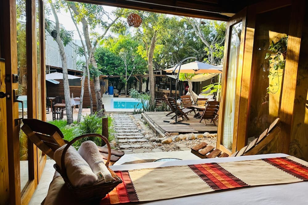 Straw hat suites La punta