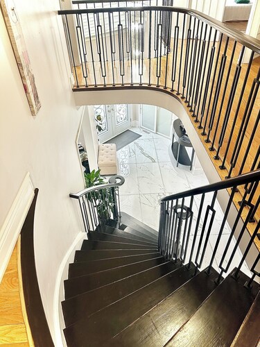 Spacious Modern Home for families, group or co-workers