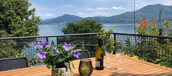 Lovenest: romantic apartment overlooking the lake