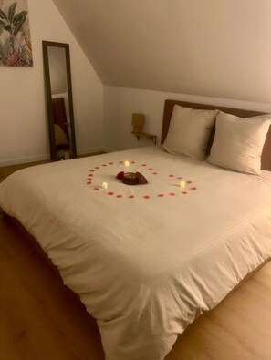 1 bedroom, bed sheets - Love room with private jacuzzi near Golfe du Morbihan (Plumergat)