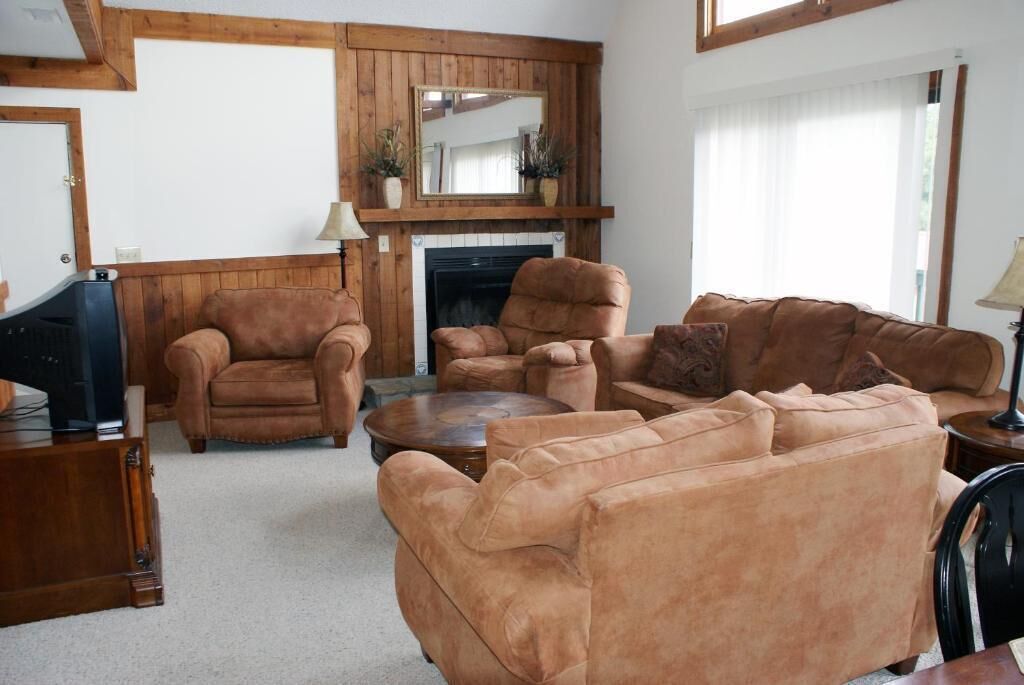 2br Retreat Nr Downtown Helen | Pool & Gym Access! - Helen, GA