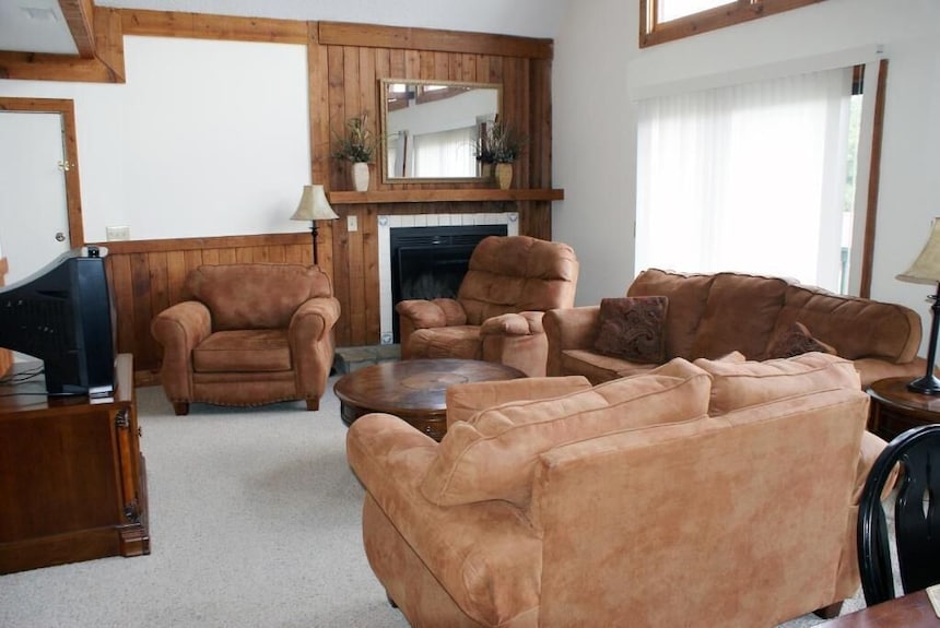 2br Retreat Nr Downtown Helen | Pool & Gym Access! - Helen, GA