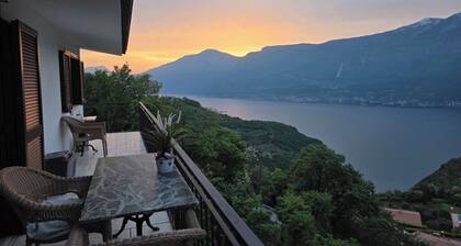 Vacation apartment "Casa Amata" fantastic lake/mountain view in Tignale/Prabione