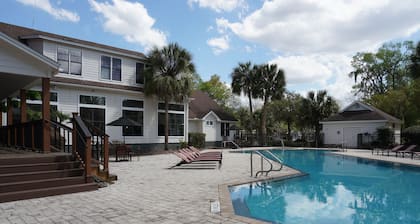 Delightful 2bed-2 bath apartment in Gainesville with tons of amenities.