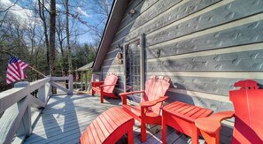 Terrace/patio - Campfire Cabin/ Hot Tub/ Fire pit/ Sleeps 12/ Aska Adventure Area (Blue Ridge)