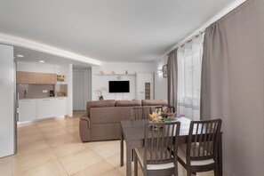 Interior - Sunset Star Holiday Home: Sea Views from Rooftop Solarium, Shared Terrace & Wi-Fi (Arguineguín)