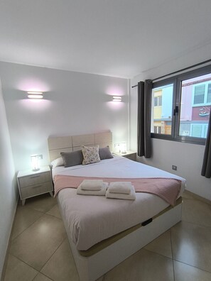 Room - Sunset Star Holiday Home: Sea Views from Rooftop Solarium, Shared Terrace & Wi-Fi (Arguineguín)