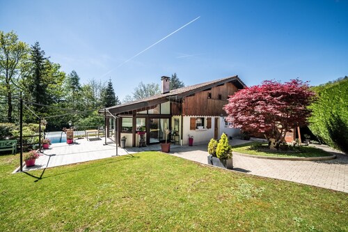 Chambre d’hôtes « Chambre Aventurine » avec vue montagne, piscine partagée et Wi-Fi