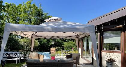 Bed & Breakfast „Chambre Aventurine“ mit Bergblick, Gemeinschaftspool und WLAN