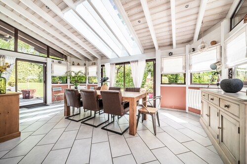 Bed & Breakfast 'Chambre Le Grenier De Jeanne' mit Bergblick, Gemeinschaftspool & WLAN
