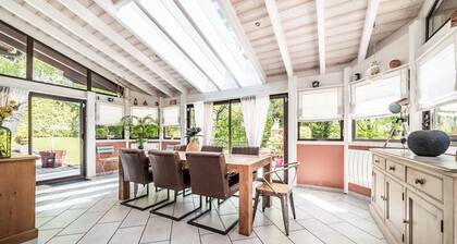 Bed & Breakfast 'Chambre Le Grenier De Jeanne' mit Bergblick, Gemeinschaftspool & WLAN