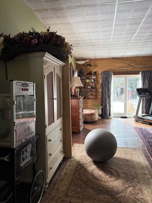 Interior - Lakehouse Mansion Farm (Newport)