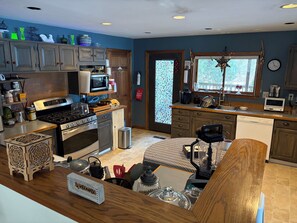 Private kitchen - Lakehouse Mansion Farm (Newport)
