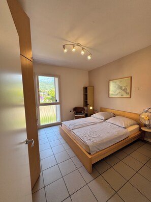 1 bedroom, iron/ironing board, free WiFi, bed sheets - Modern beachfront apartment "Lago Blu" right on the lake (Riva del Garda)