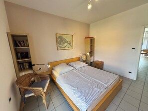 1 soverom, strykejern/-brett, wi-fi (inkludert) og sengetøy