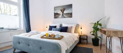 Desk, WiFi, bed sheets