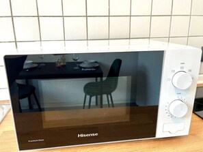 Microwave - N&N: Studio mit Netflix + Workstation (Schwerin)