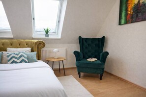 Desk, travel cot, WiFi, bed sheets - N&N: Studio - Schloss & Stadtnähe + mit Kamin (Schwerin)