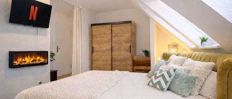 Desk, travel crib, WiFi, bed sheets