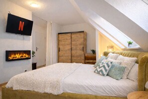 Desk, travel cot, WiFi, bed sheets - N&N: Studio - Schloss & Stadtnähe + mit Kamin (Schwerin)