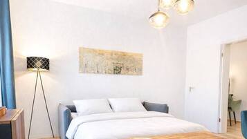 Een bureau, wifi, beddengoed