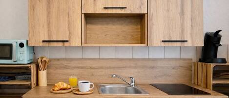 Fridge, microwave, stovetop, coffee/tea maker
