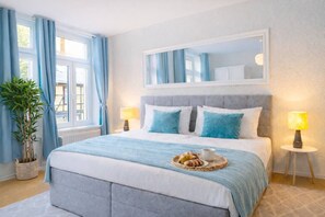 Desk, travel cot, WiFi, bed sheets - N&N: Apartment - Schloss und Stadtnähe mit Kamin (Schwerin)