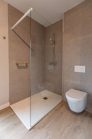 Shower, hair dryer, towels, soap - Abalona Holiday & Business Flat centrally located between Ghent Antwerp Brussels (Dendermonde)