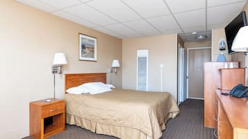Chambre Standard, 1 très grand lit, non-fumeurs | Espace de travail pour ordinateur portable, fer et planche à repasser