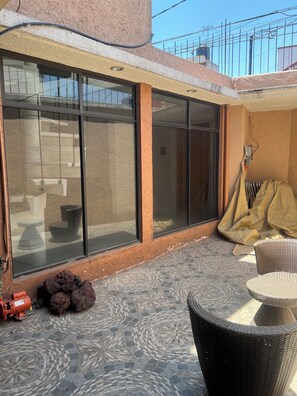 Terrace/patio - A pearl in the city beautiful and comfortable house in a safe and secure area with 24 hour security. (Ciudad de México)