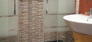 Hair dryer, soap, toilet paper - Cosy modern apartment for seasonal rental, from 3 days. (Madrid)