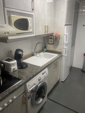 Private kitchen - Cosy modern apartment for seasonal rental, from 3 days. (Madrid)