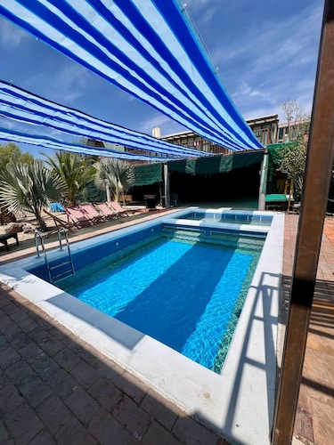 Country house with pool (pet friendly)