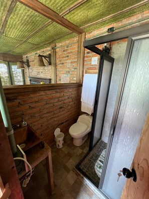 Dusche, Handtücher, Seife, Toilettenpapier