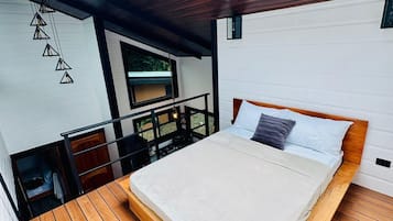 3 bedrooms, iron/ironing board, internet, bed sheets