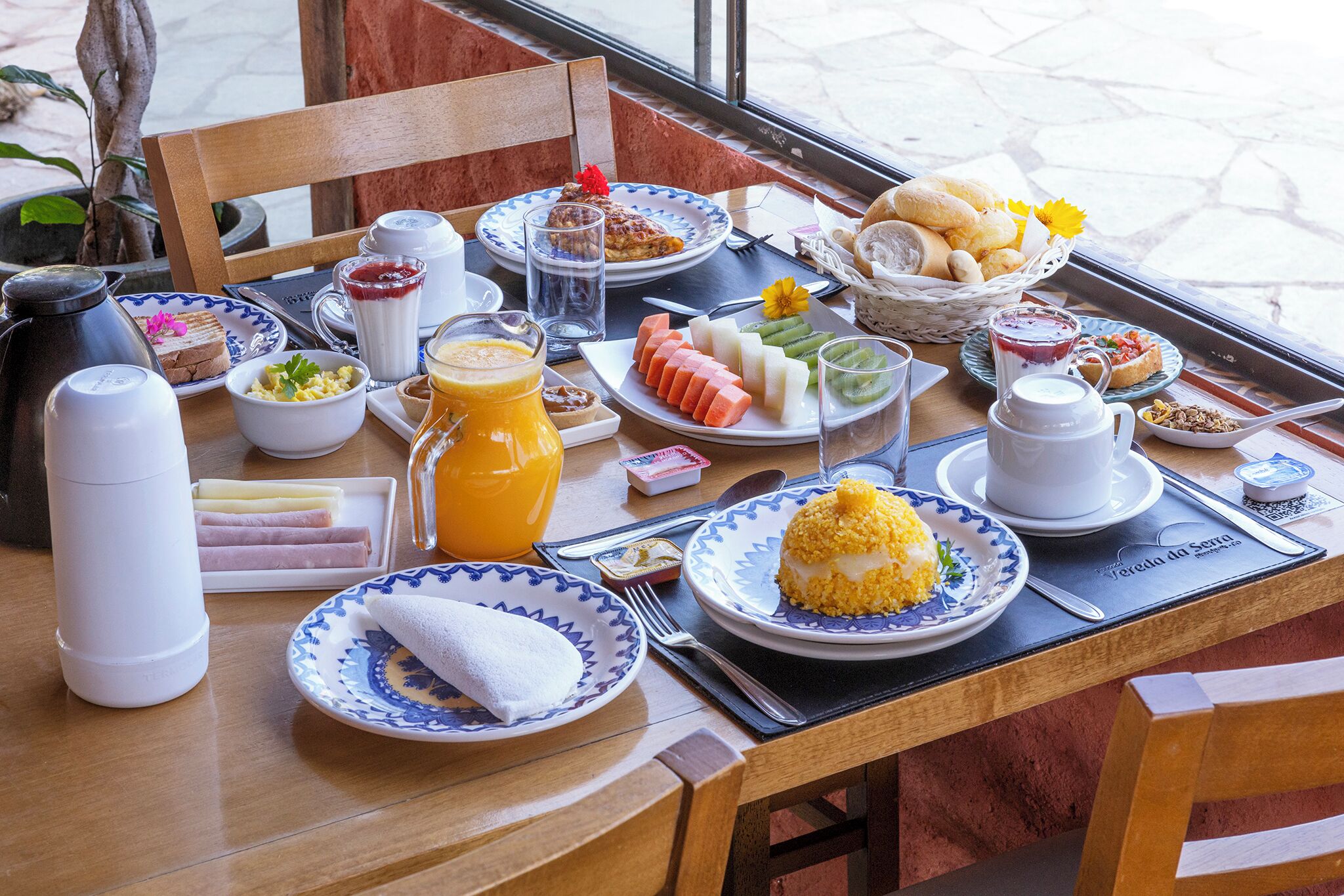 Buffet déjeuner gratuit tous les jours