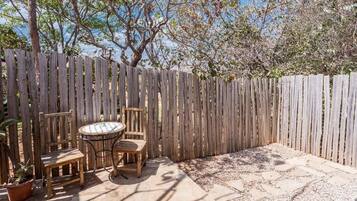 Deluxe Double Room | Outdoor dining