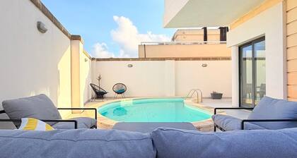 Private Pool Escape - Stylish Island Villa