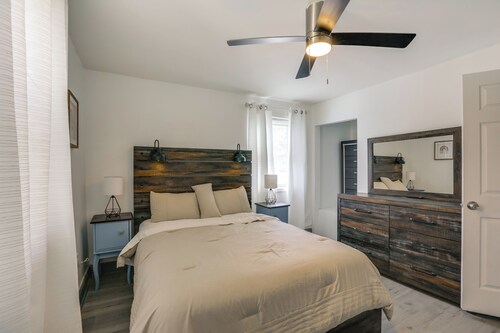 Work, Relax & Explore The 'Burgh! McKeesport Home