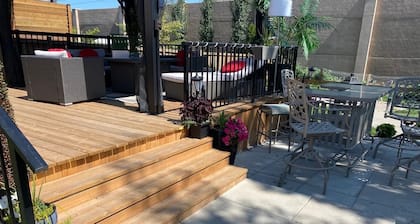 Welcome to cozy suites in a great neighborhood With lot of amenities .