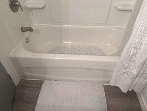 Hair dryer, towels, soap, toilet paper - Welcome to cozy suites in a great neighborhood With lot of amenities . (Winnipeg)