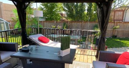 Welcome to cozy suites in a great neighborhood With lot of amenities .