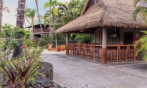 Outdoor dining - Ironman Week 2026: Secure Your 2BR Deluxe Stay at Wyndham Kona Hawaiian! (Kailua-Kona)